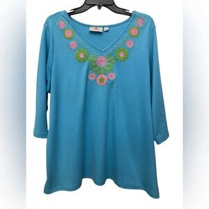 Quacker Factory Embroidered Floral V Neck Size 1X 3/4 Sleeves Blue